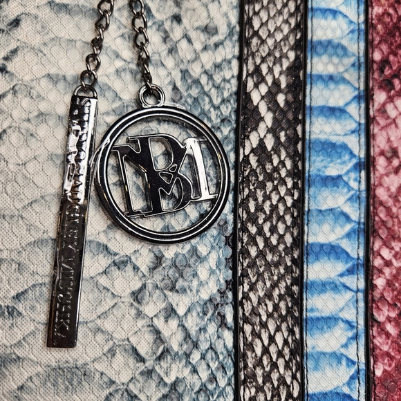 Badgley Mischka Studio Tote Blue Snakeskin look NWT - Picture 6 of 8